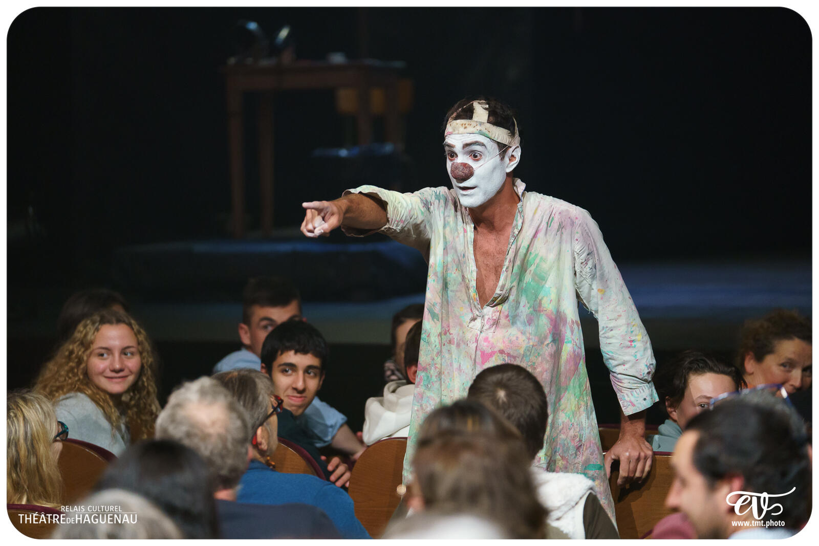 TROP PRÈS DU MUR (TYPHUS BRONX)